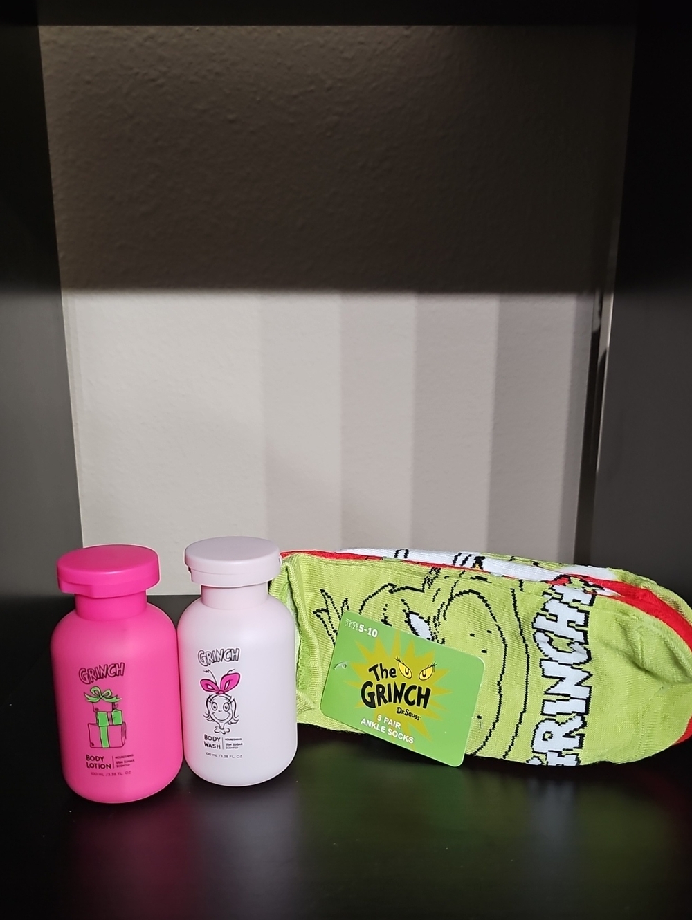 The Grinch Body Lotion, Body Wash And Pack of 5 Grinch Socks Bundle